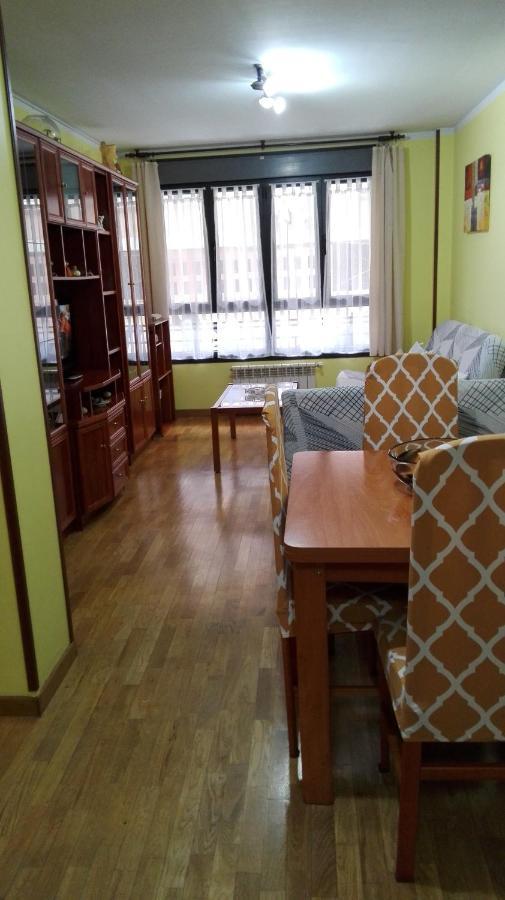 Amplio Loft Con Plaza De Garaje Lejlighed Onís Værelse billede