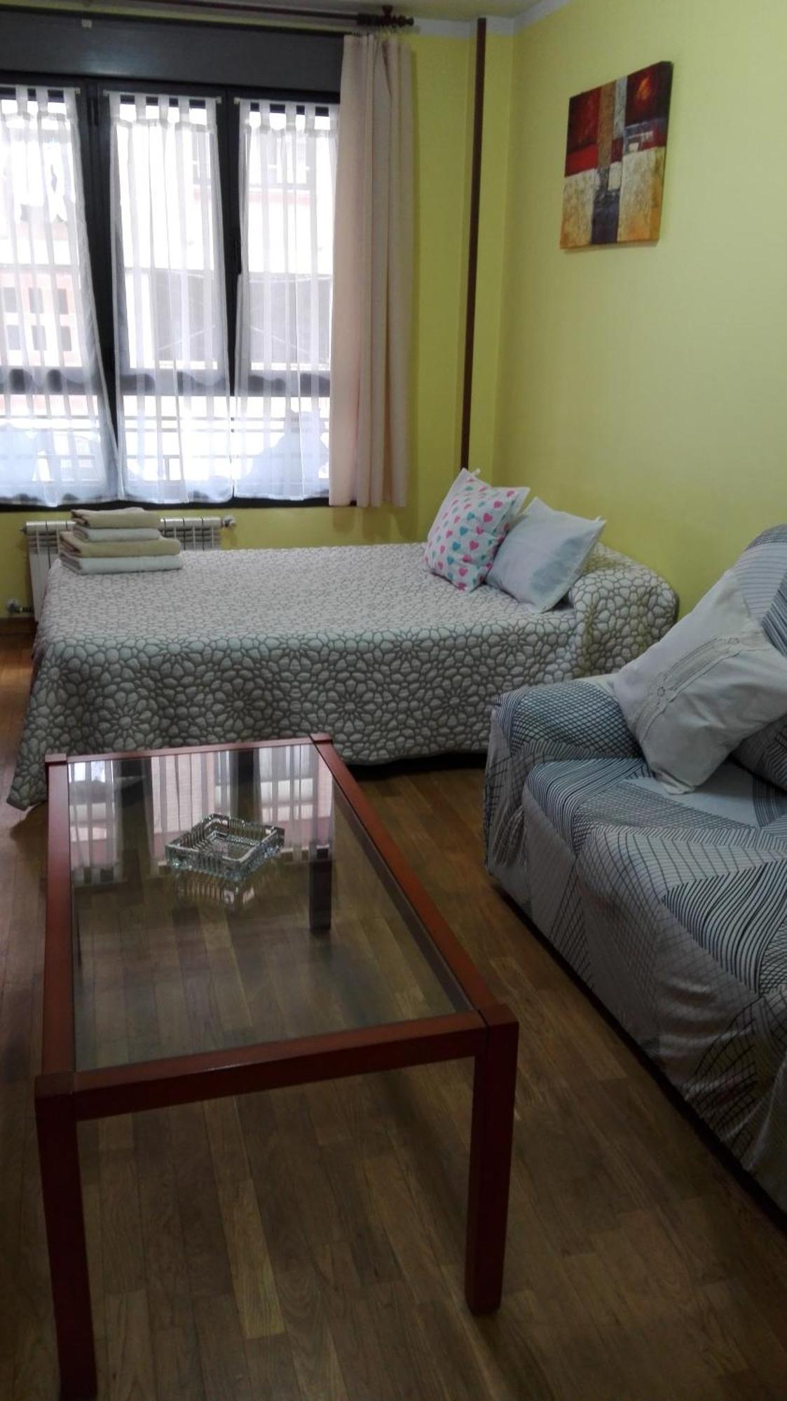 Amplio Loft Con Plaza De Garaje Lejlighed Onís Værelse billede